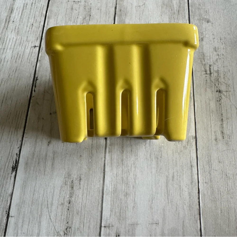 PREOWNED SUR LA TABLE YELLOW PORCELAIN BERRY CONTAINER FRUIT BOWL